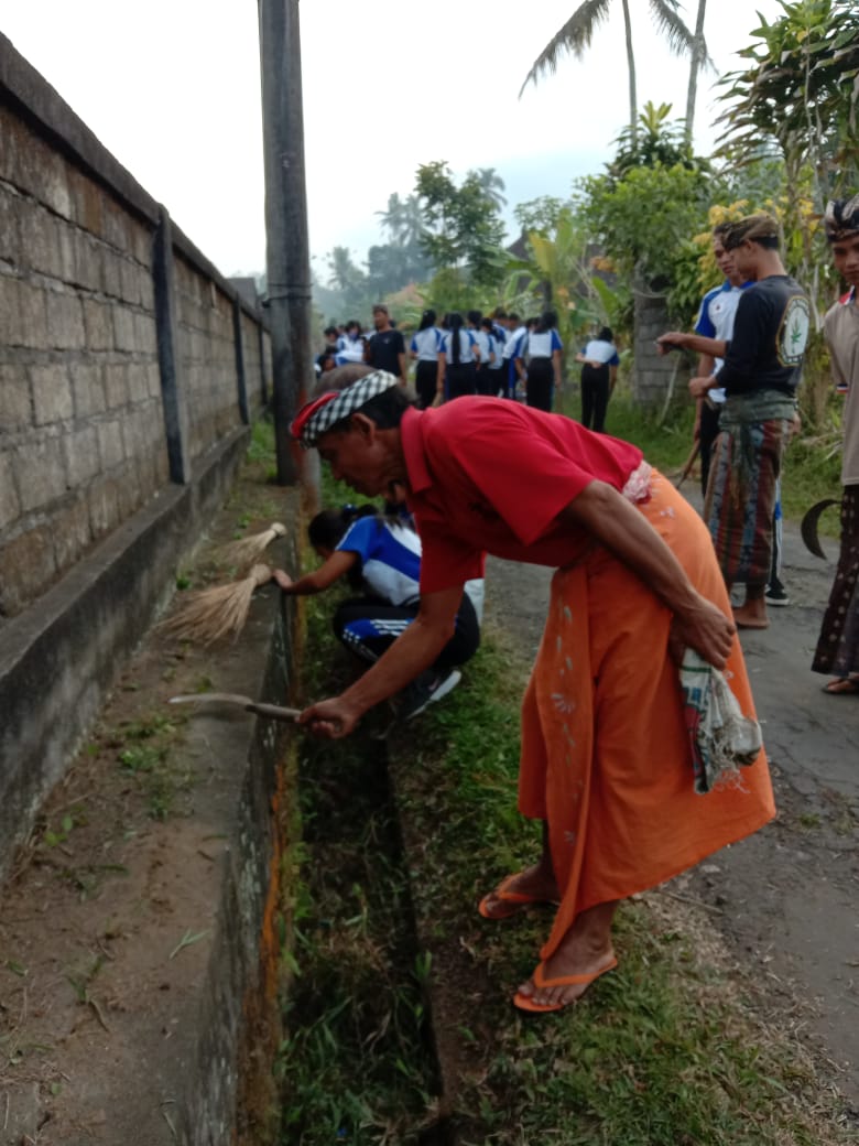 World Clean Up Day! Seluruh Masyarakat Desa Bangbang melakukan Giat Kebersihan Lingkungan 