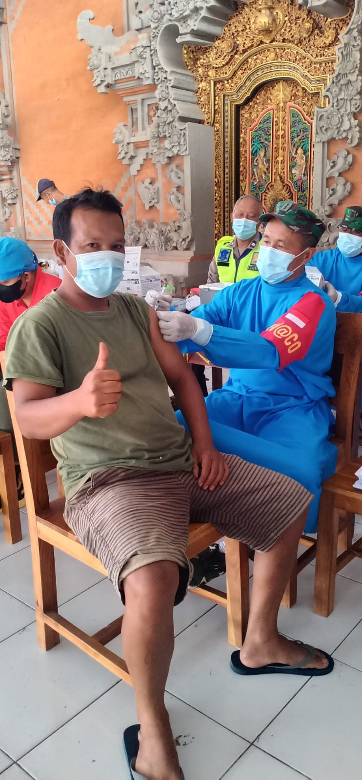 Kegiatan Vaksin Dosis 1, 2 dan 3 di Desa Bangbang oleh TNI-Polri
