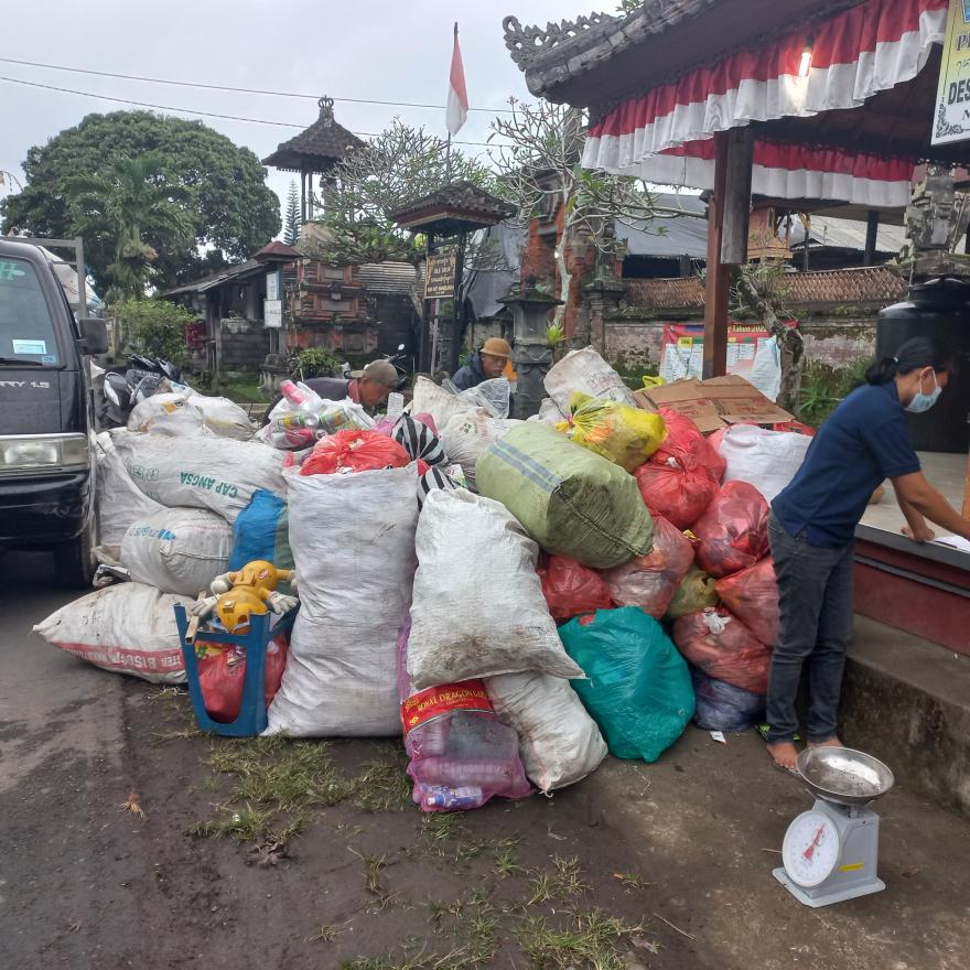 Pemilahan Sampah Daur Ulang di Banjar Dinas Nyanglan Kaja, Desa Bangbang, Tembuku, Bangli