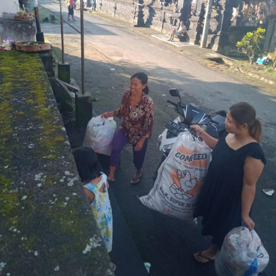 Pemilahan Sampah Daur Ulang di Banjar Dinas Cepunggung